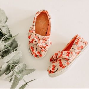 TOMS Tiny Classics Coral Pink Cherry Cherie Print Bow. Size T6